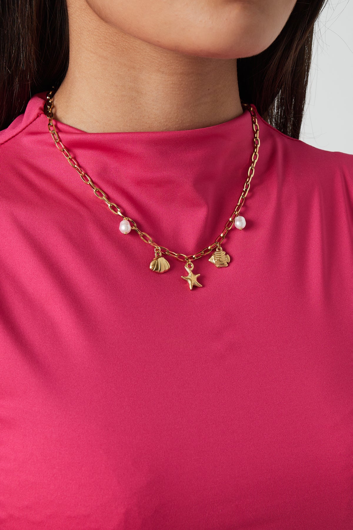 collier court avec breloques de plage