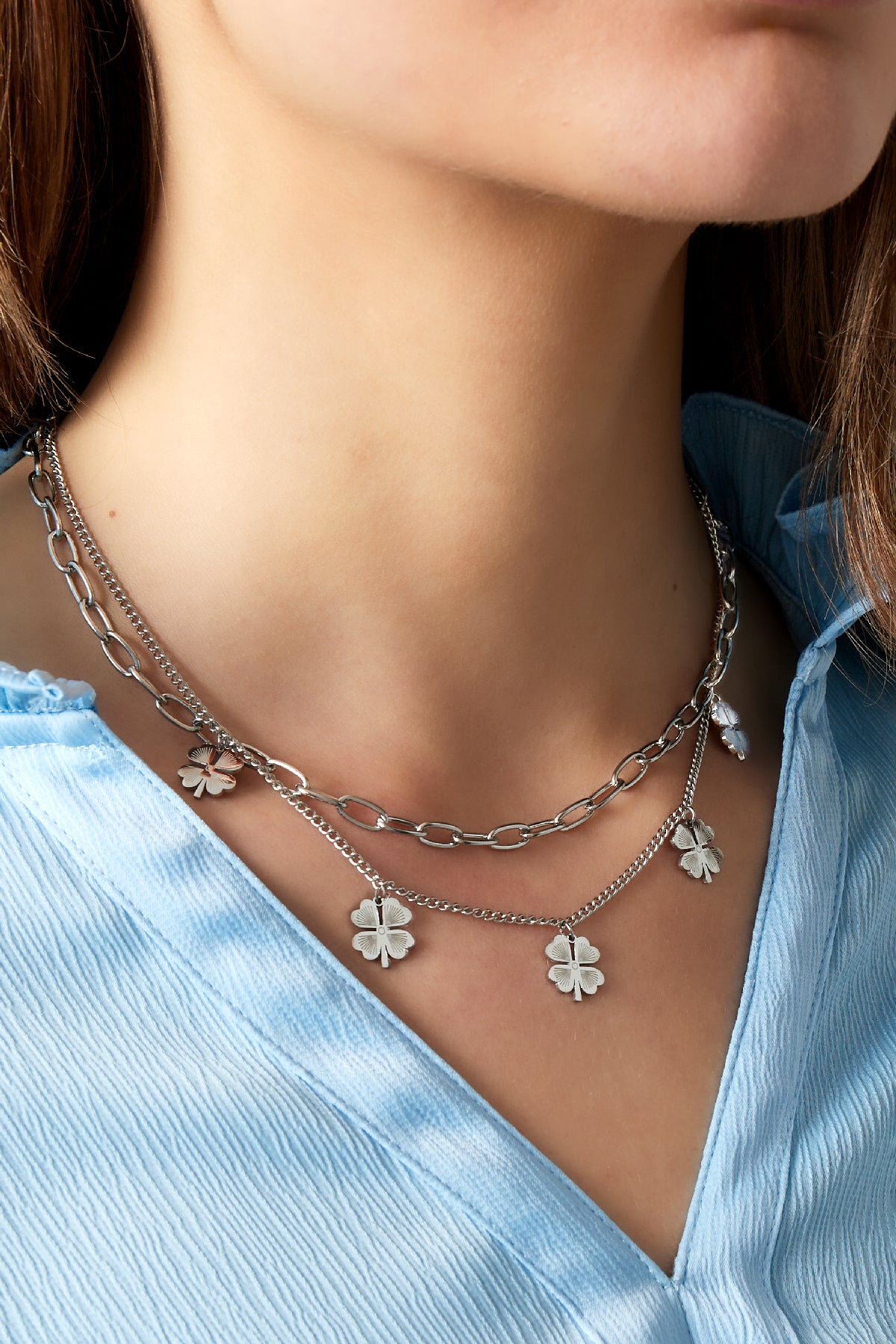 collier porte-bonheur à plusieurs niveaux