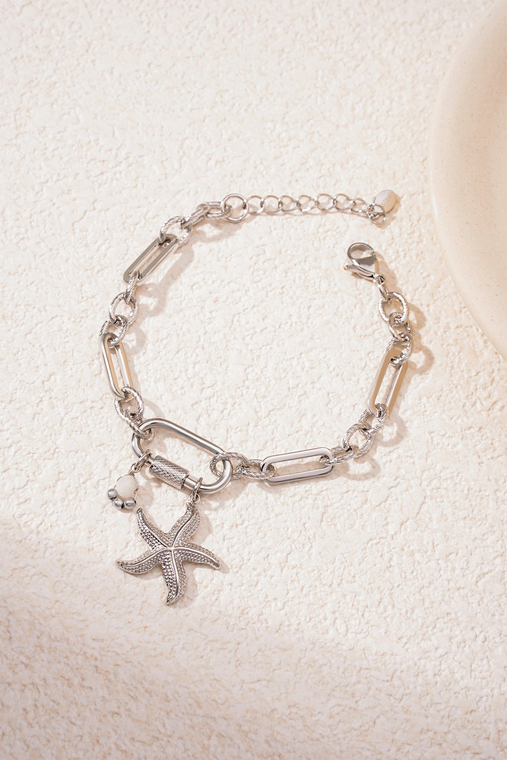 bracelet étoile de mer dans la mer