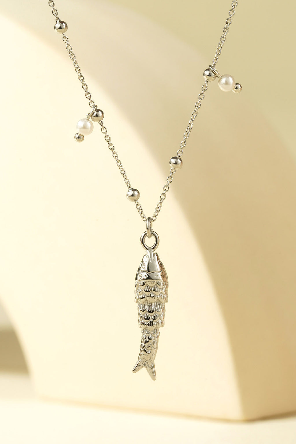 collier basique avec poisson