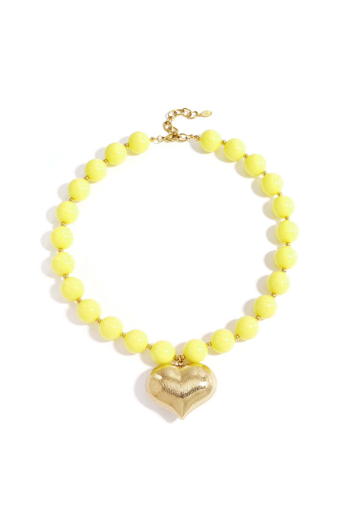 Collier de perles avec cœur suspendu