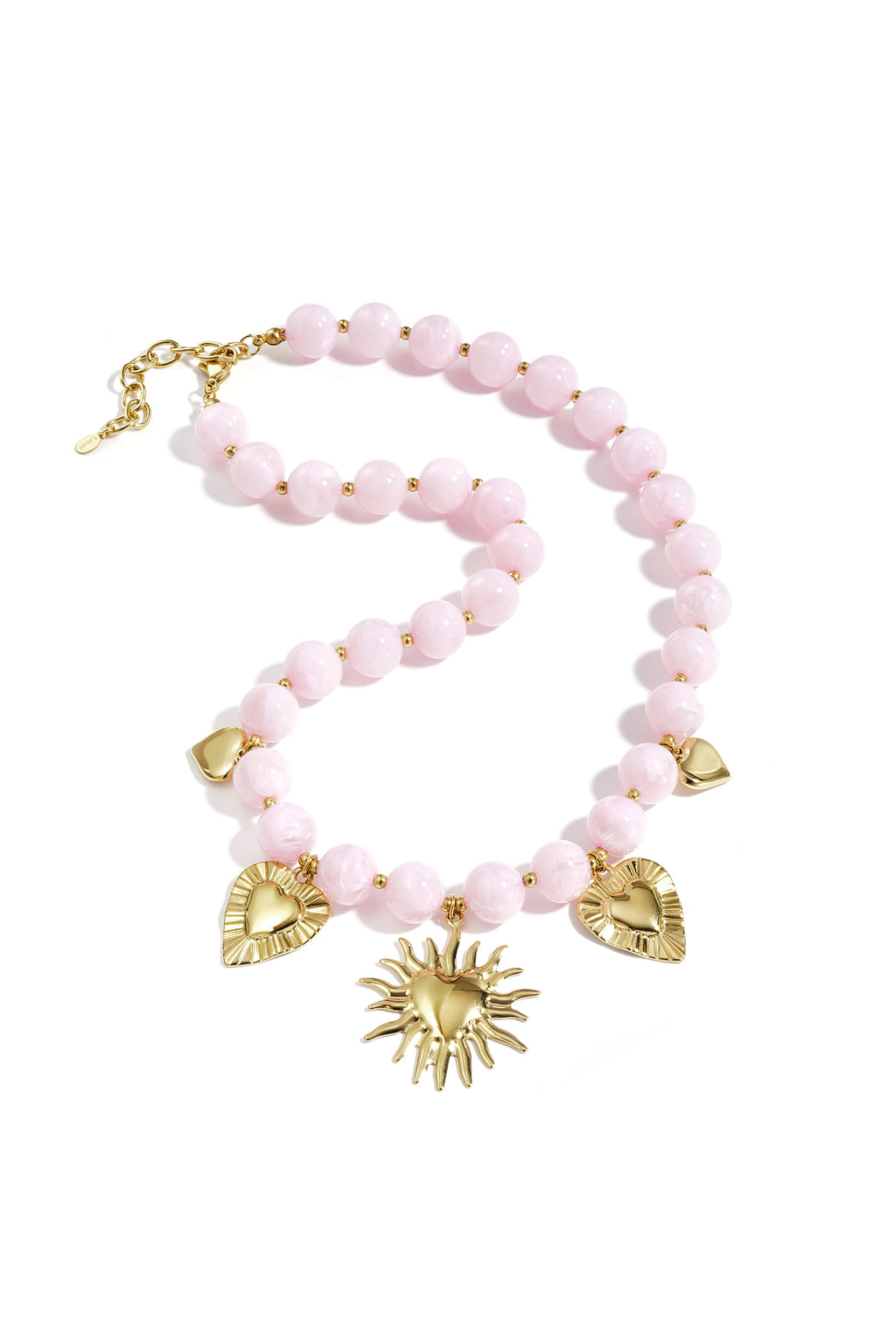 Collier de perles avec des breloques d'été