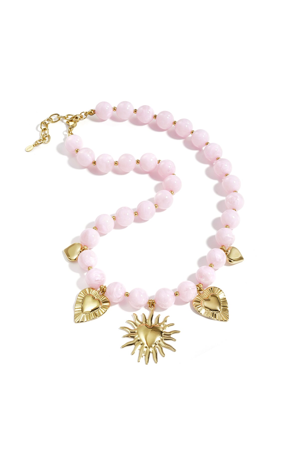 Collier de perles avec des breloques d'été