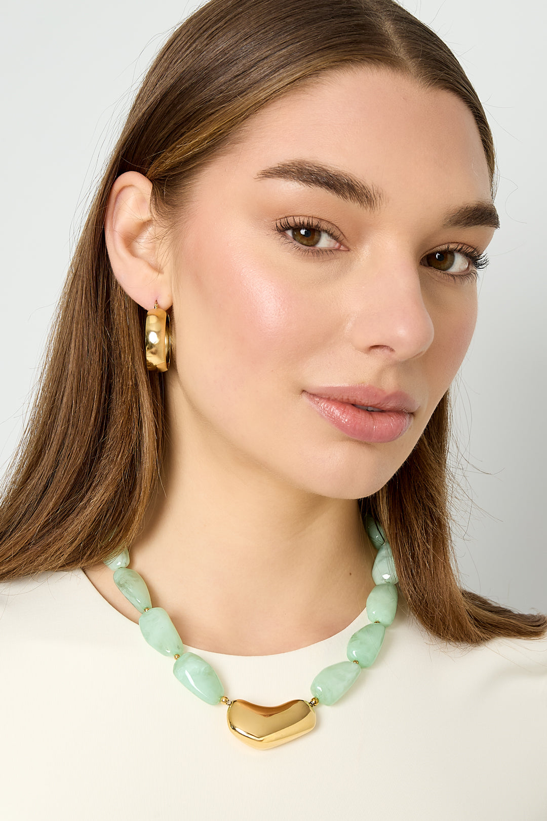 Collier avec perle asymétrique imposante