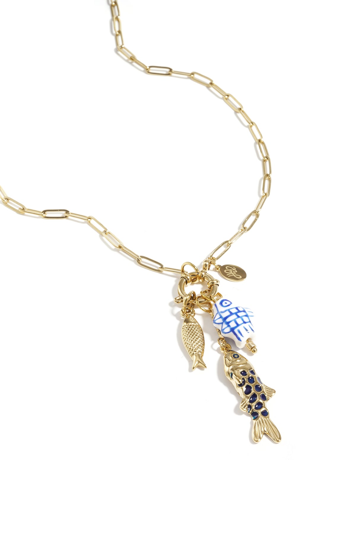 Collier avec fermeture avant et breloques en forme de poisson